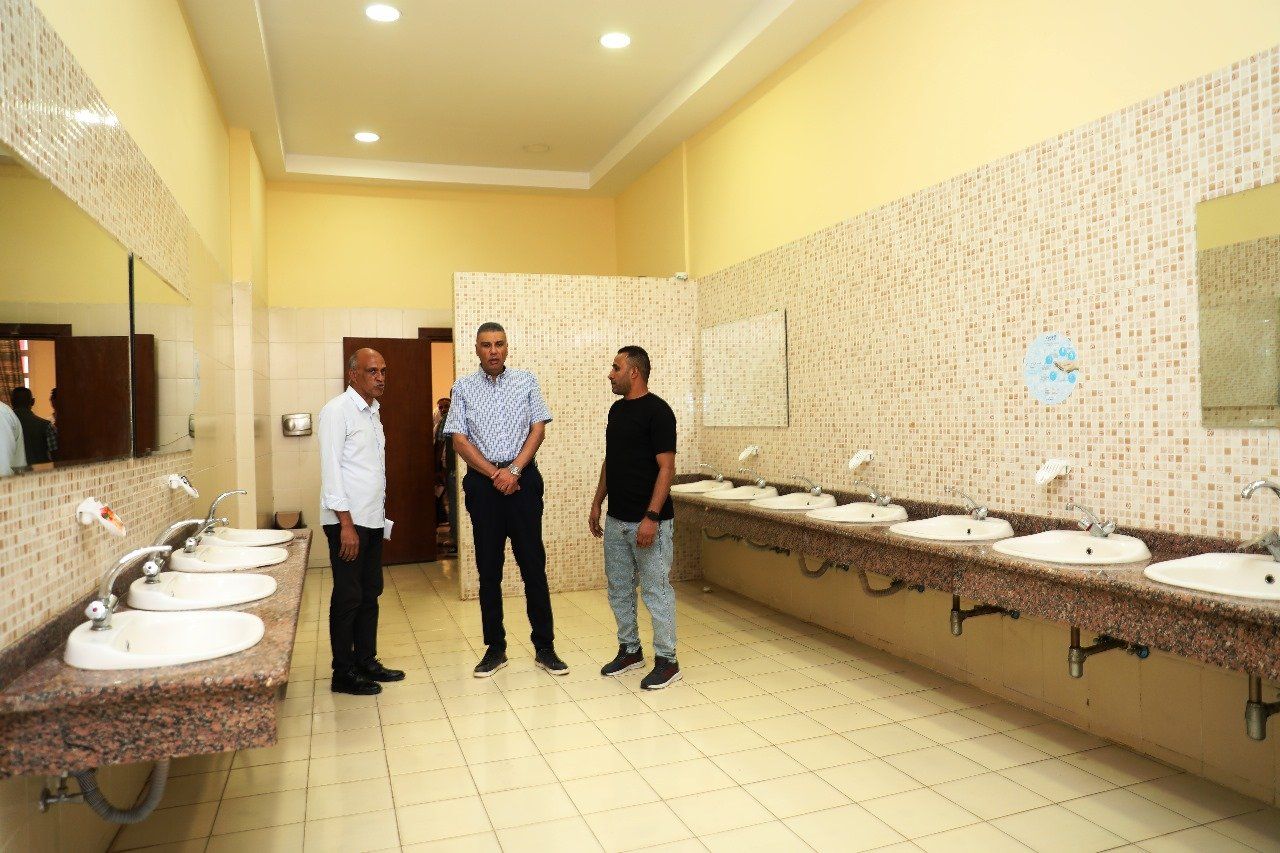 محافظ أسوان يتفقد الحمامات محافظ أسوان يتفقد الحمامات