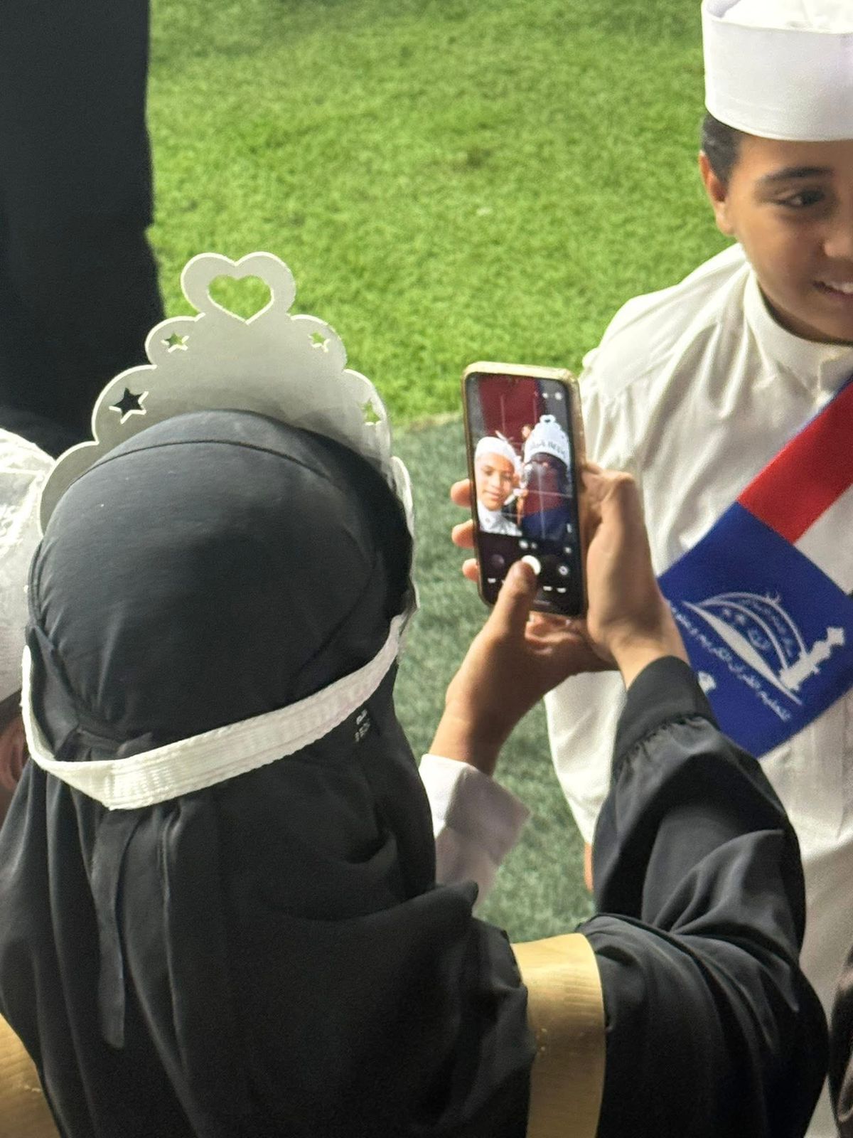 فرحة الأمهات بالتكريم فرحة الأمهات بالتكريم