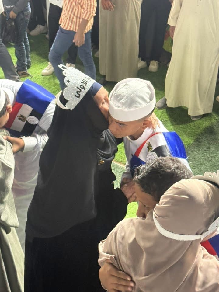 تكريم الأمهات خلال الاحتفالية تكريم الأمهات خلال الاحتفالية