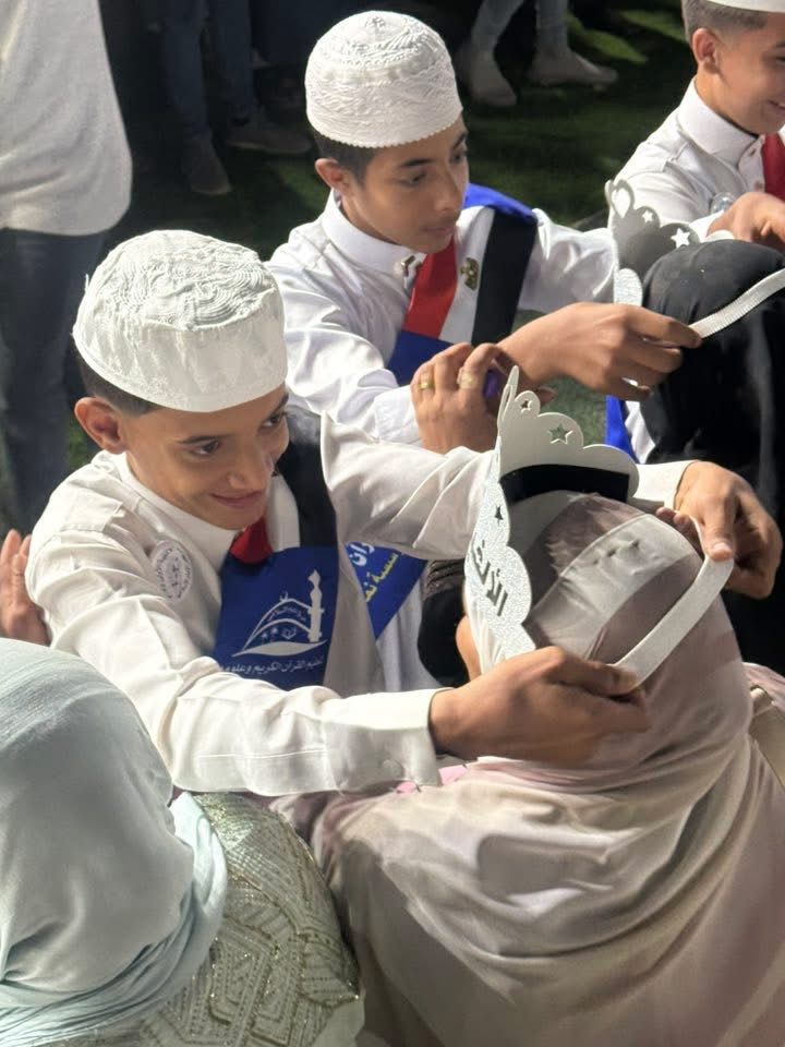 تتويج الأمهات بالتيجان تتويج الأمهات بالتيجان