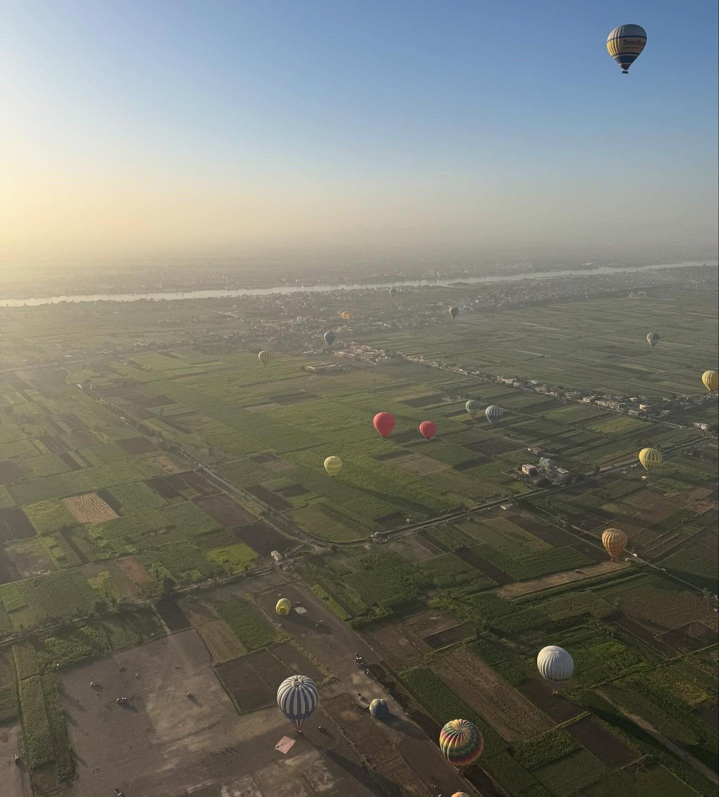 سماء الأقصر تشهد عودة تحليق البالون بخروج 1630 سائح سماء الأقصر تشهد عودة تحليق البالون بخروج 1630 سائح