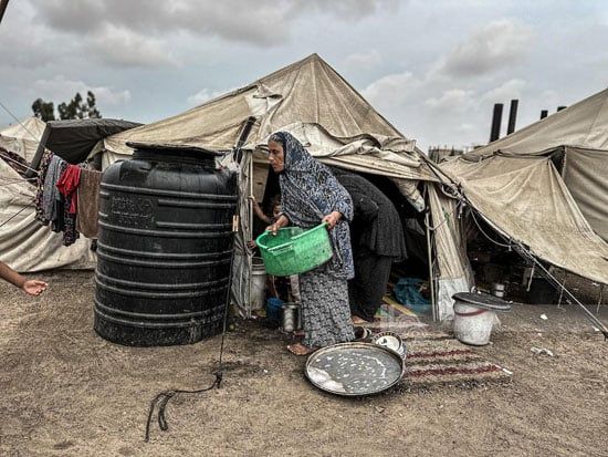 معاناة النازحين فى لانصيرات