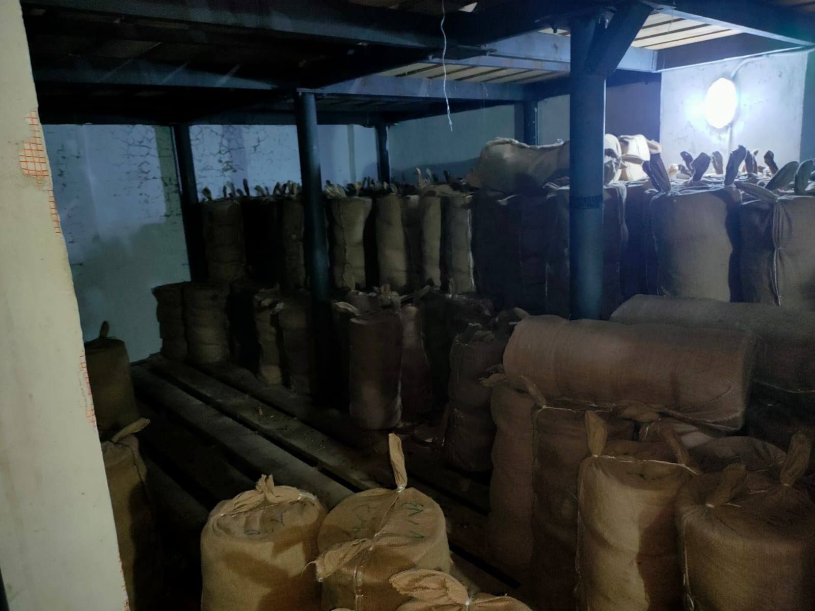 30 طن جبنة رومي بدون بيانات ولا تواريخ إنتاج ولا صلاحية بثلاجة