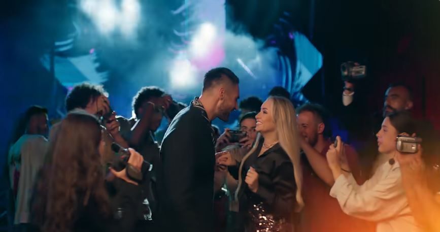 كليب سارة سليم سحاب إحساس مختلف للمخرجة بتول عرفة كليب سارة سليم سحاب إحساس مختلف للمخرجة بتول عرفة