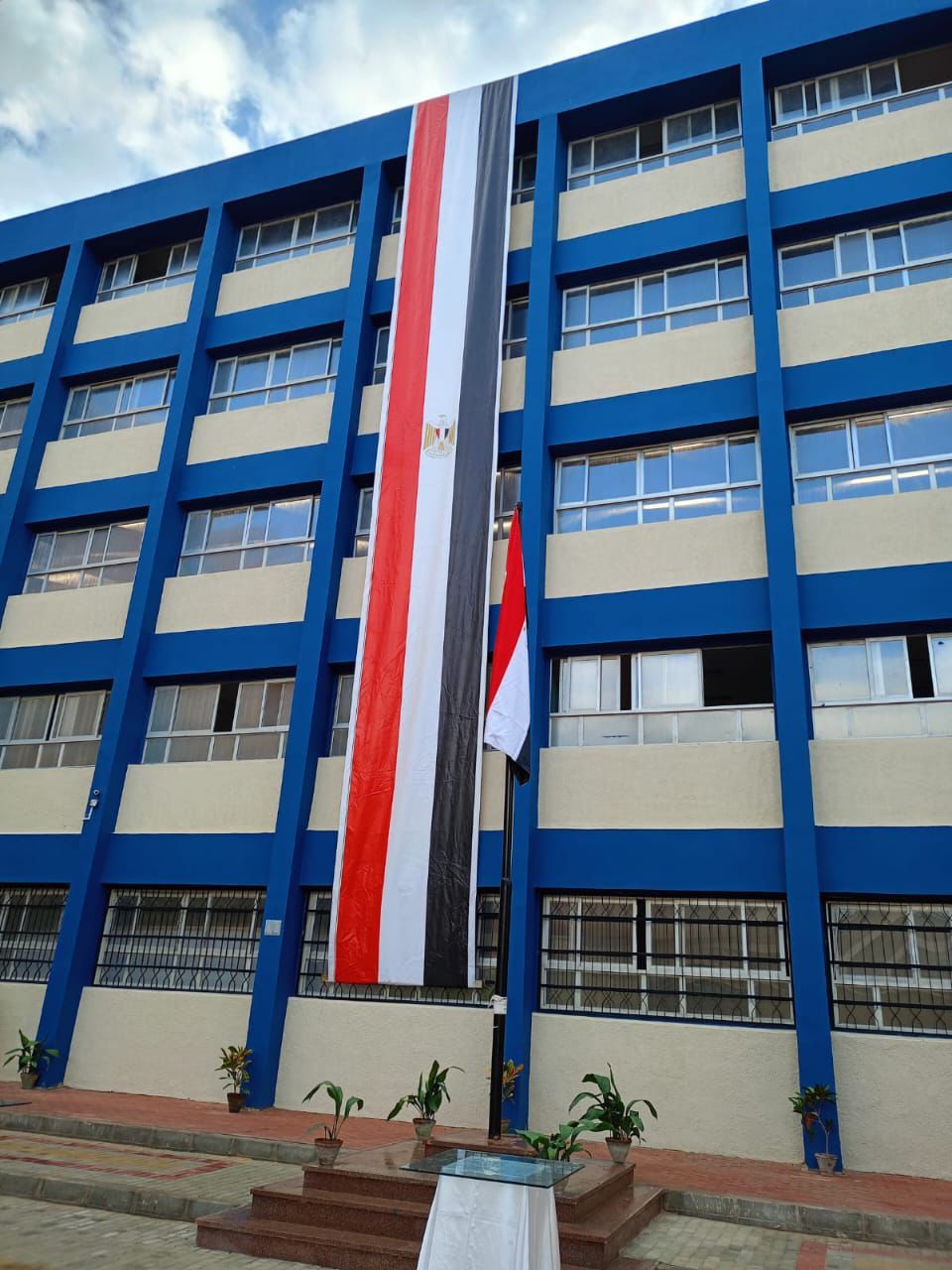 تعليق الاعلام تعليق الاعلام