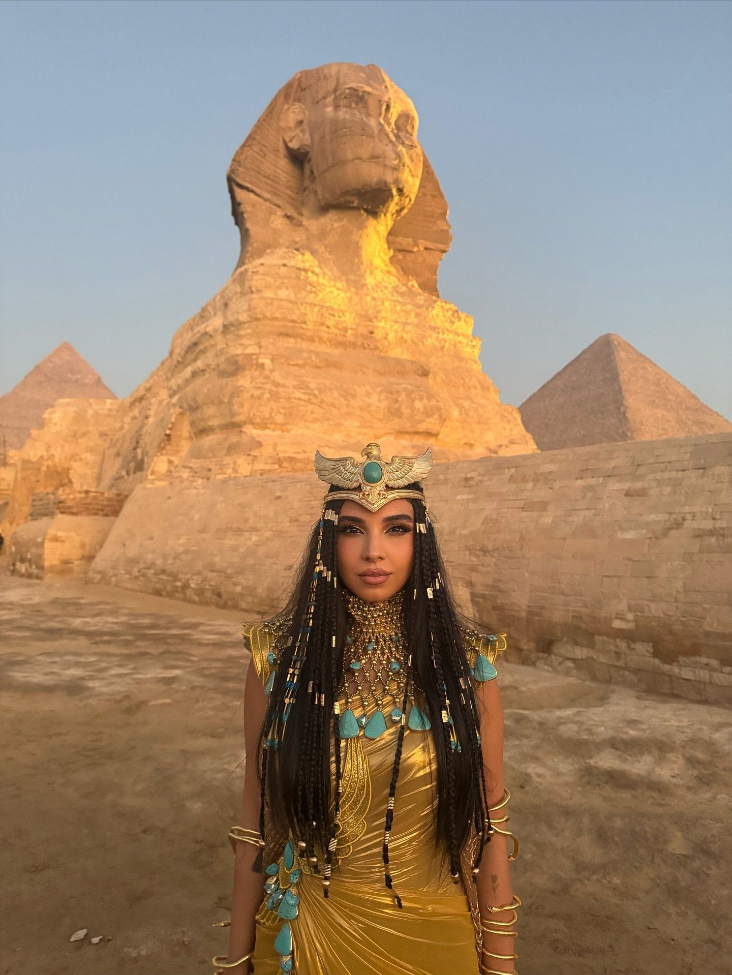 سلمى ابو ضيف أمام ابو الهول سلمى ابو ضيف أمام ابو الهول