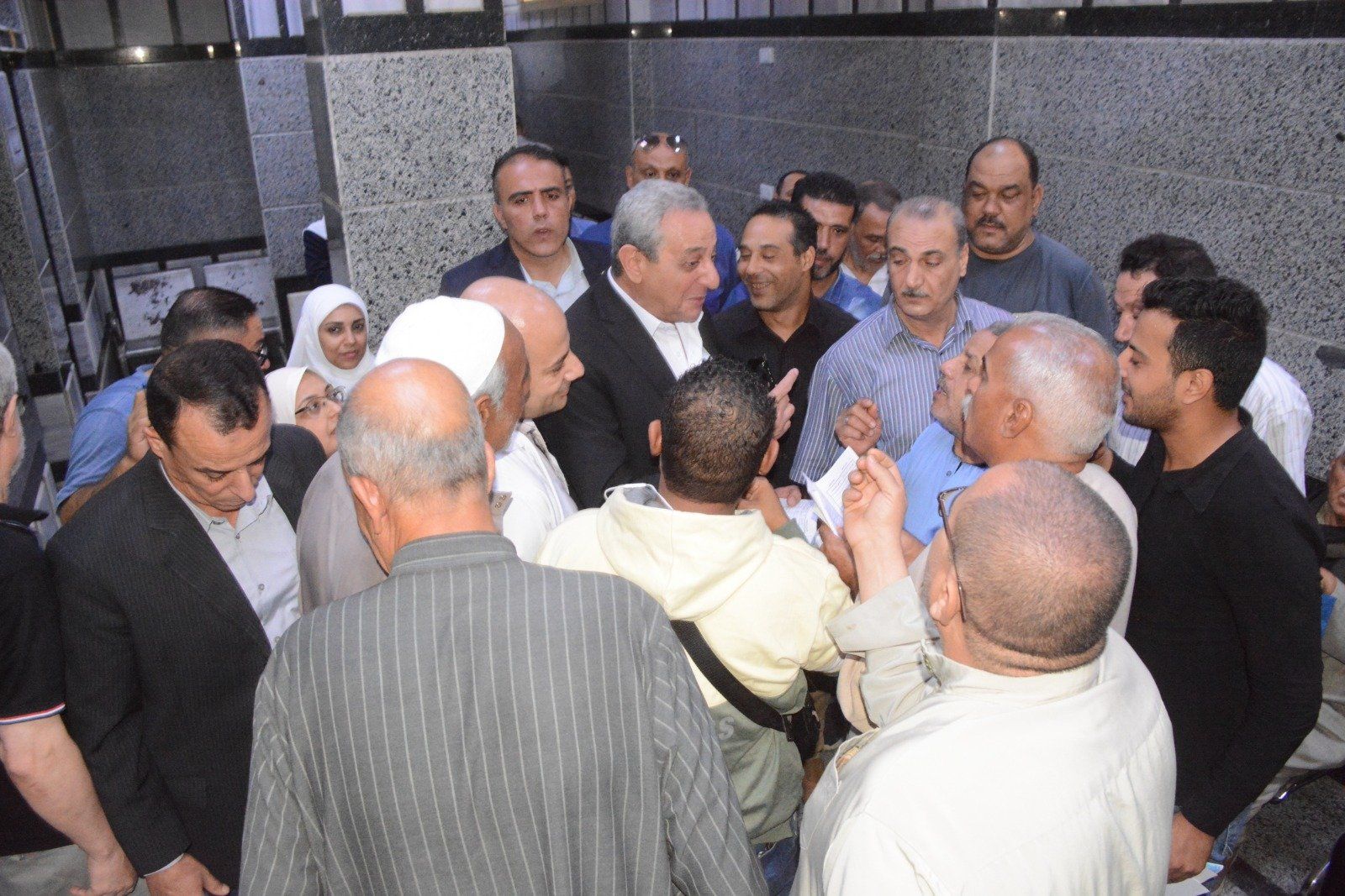 لقاء المواطنين بالعيادة لقاء المواطنين بالعيادة