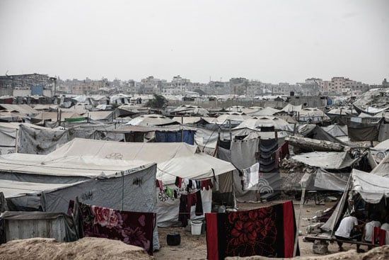 تكدس خيام النازحين فى مخيم البريج