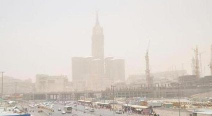 توقعات الطقس اليوم: رياح وغبار على مكة المكرمة والمدينة المنورة 