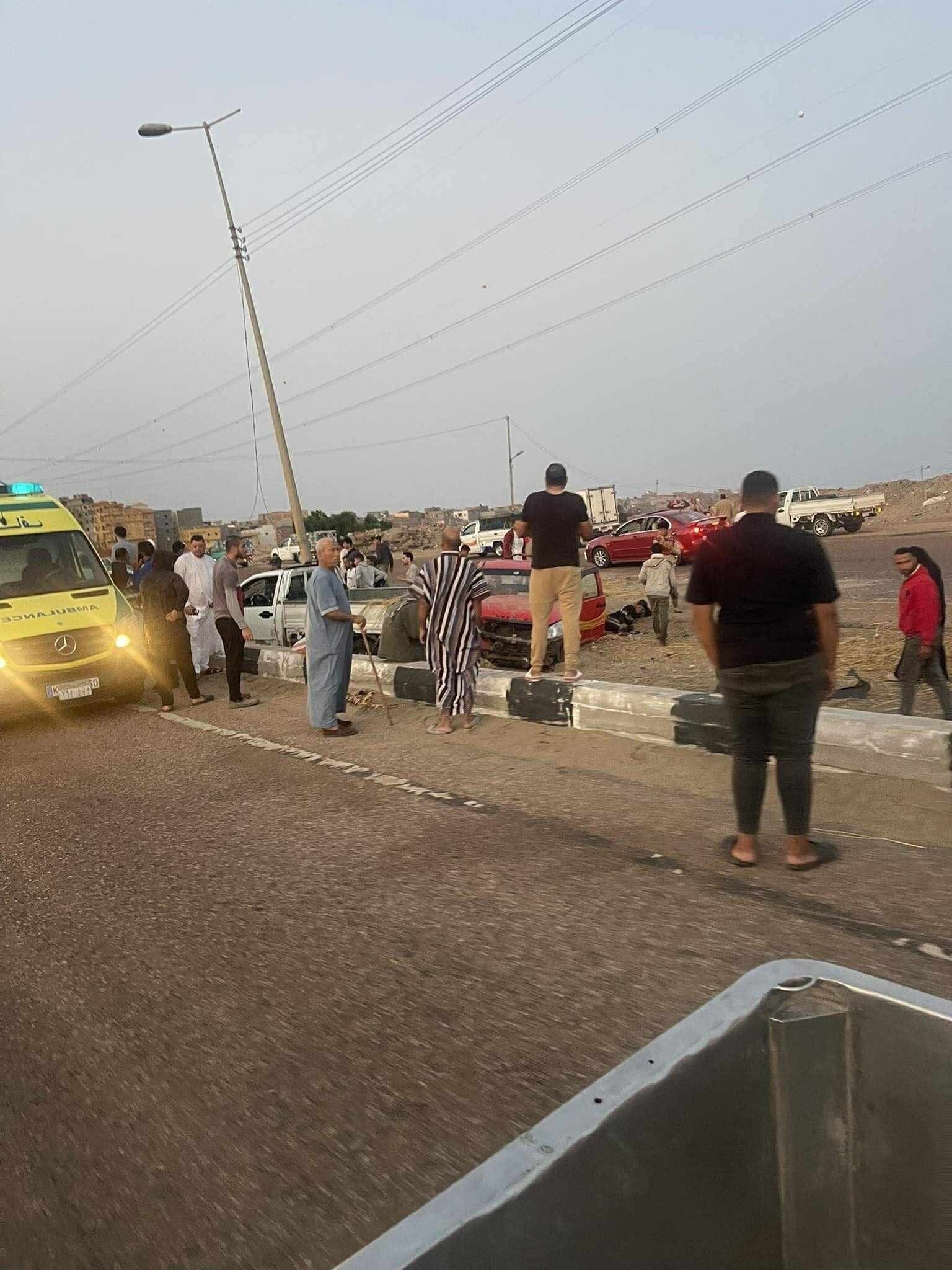 نقل المصابين بسيارات الإسعاف نقل المصابين بسيارات الإسعاف