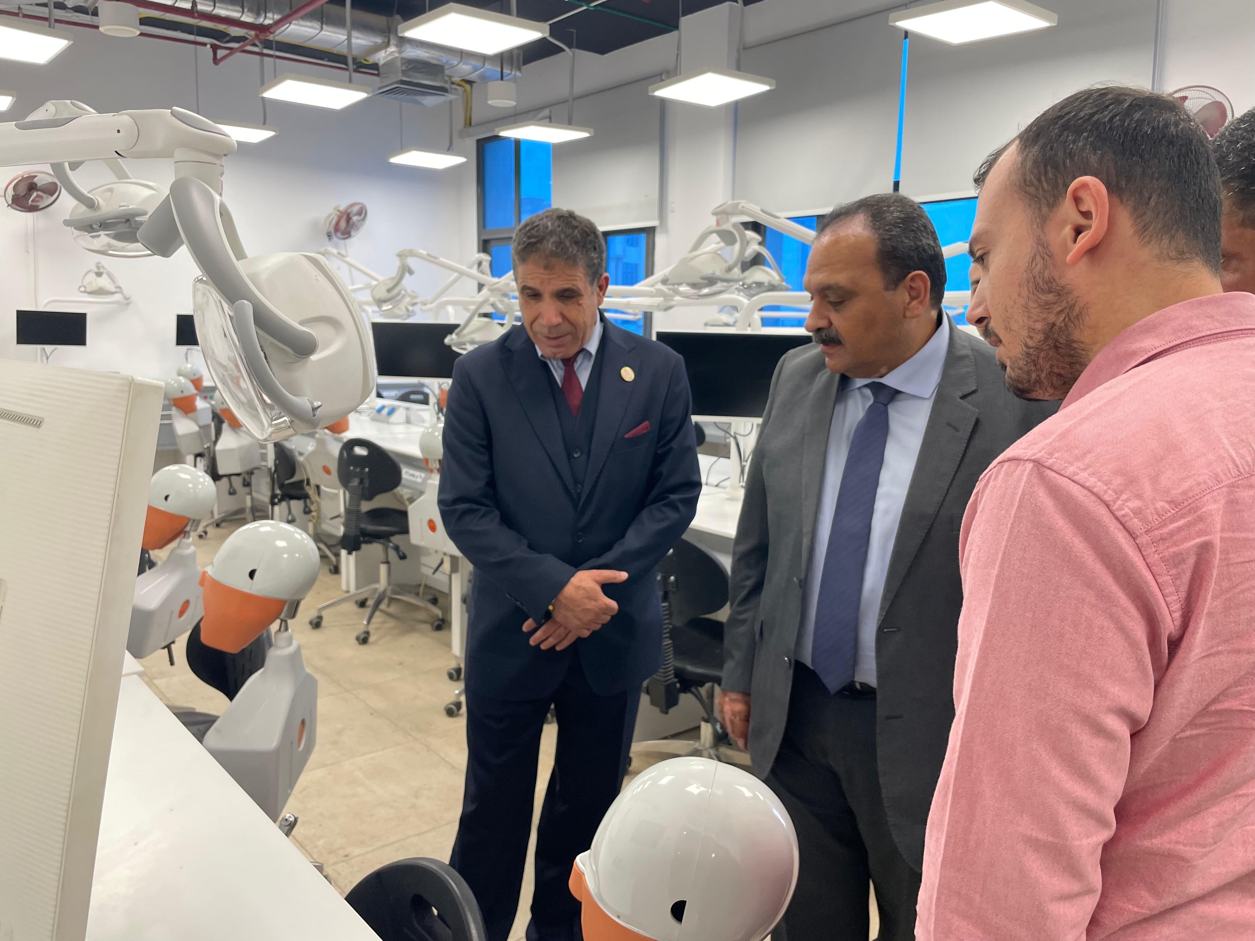 خلال الجولة بجامعة بنها الاهلية خلال الجولة بجامعة بنها الاهلية