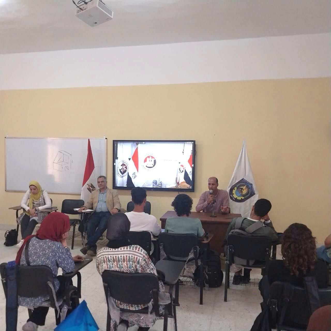 خلال الندوات خلال الندوات