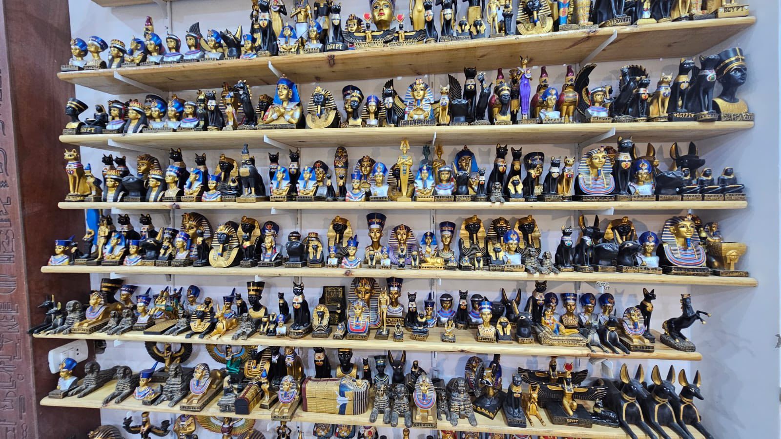 تماثيل بمختلف الأشكال والأحجام فى مصانع التحف تماثيل بمختلف الأشكال والأحجام فى مصانع التحف