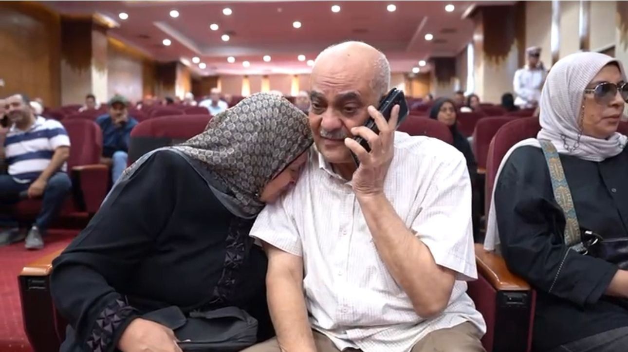 الفرحة تجتاح الفائزين وذويهم بالفوز فى قرعة حج الجيزة (3) الفرحة تجتاح الفائزين وذويهم بالفوز فى قرعة حج الجيزة (3)