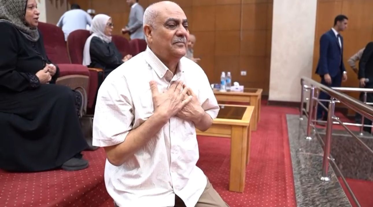 الفرحة تجتاح الفائزين وذويهم بالفوز فى قرعة حج الجيزة (6) الفرحة تجتاح الفائزين وذويهم بالفوز فى قرعة حج الجيزة (6)