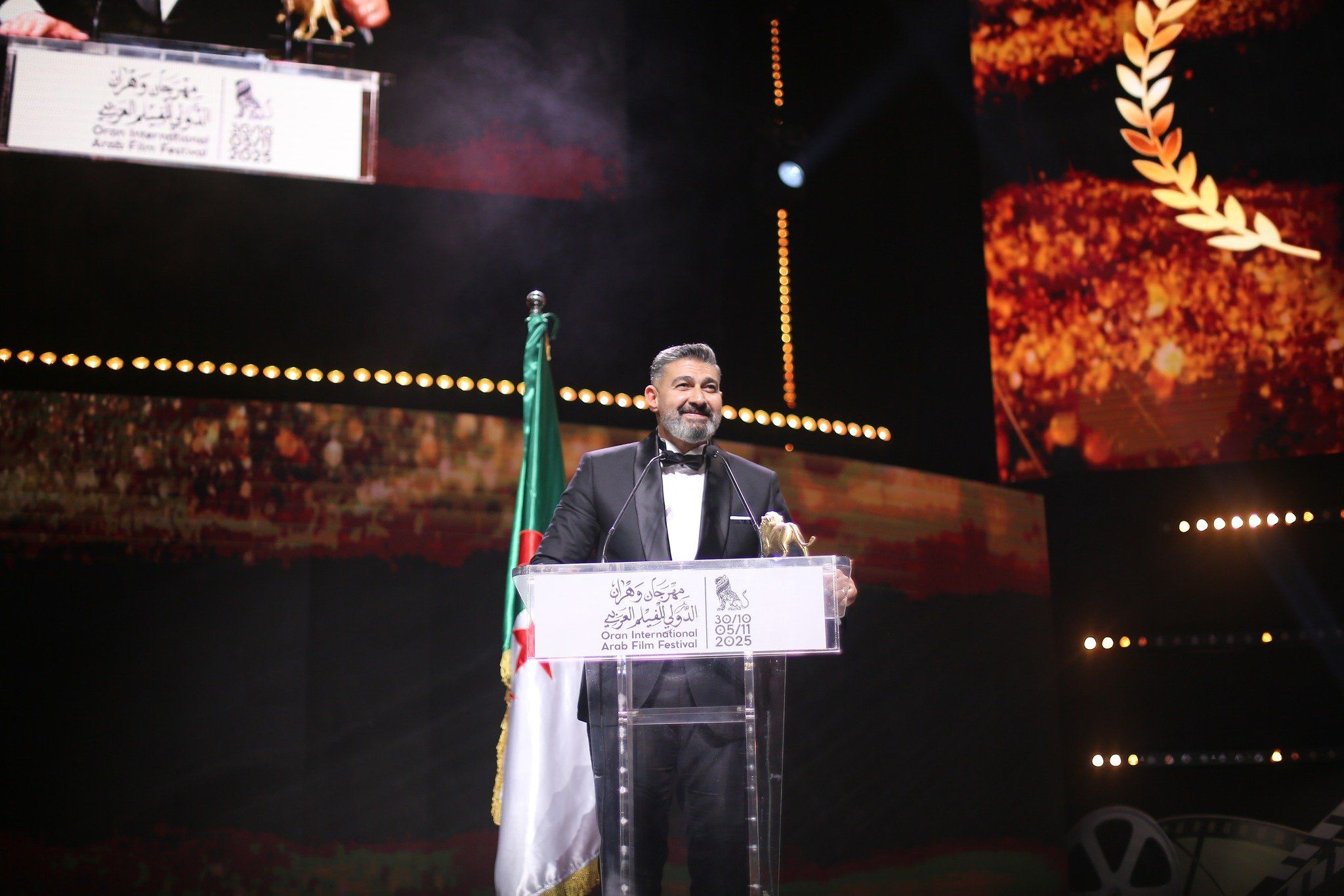 وزيرة الثقافة ورئيس مهرجان وهران يكرمان ياسر جلال وزيرة الثقافة ورئيس مهرجان وهران يكرمان ياسر جلال