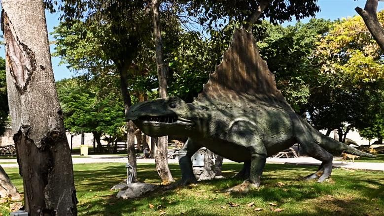 مجسمات الديناصورات (2) مجسمات الديناصورات (2)