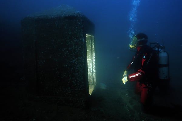 ناووس من الجرانيت الاحمر بأبوقير ناووس من الجرانيت الاحمر بأبوقير