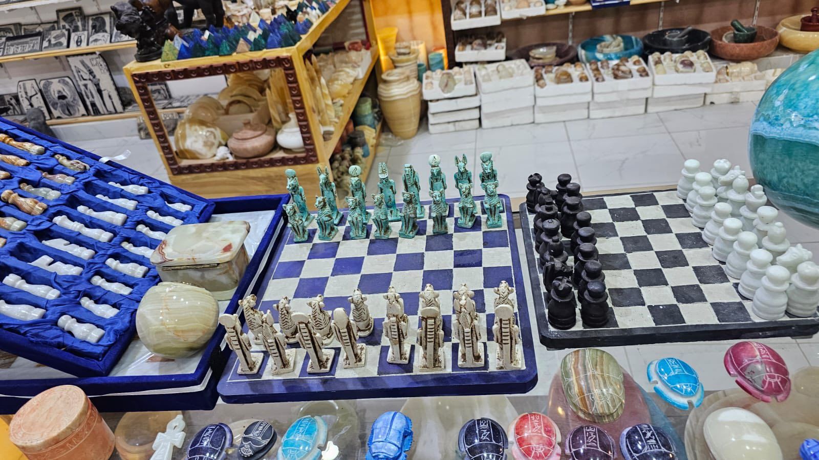 شطرنج على شكل ألباستر فى معارض غرب الأقصر شطرنج على شكل ألباستر فى معارض غرب الأقصر