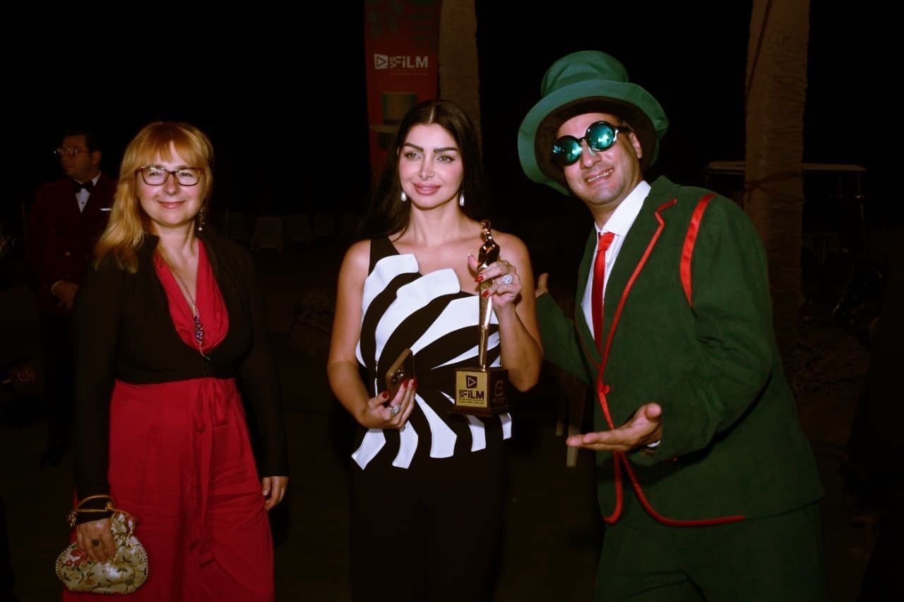 كلوديا حنا تحتفل بفوز الفيلم العراقي انتباه كلوديا حنا تحتفل بفوز الفيلم العراقي انتباه