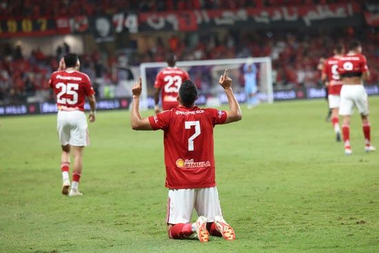 تريزيجيه يحتفل بالهدف الأول تريزيجيه يحتفل بالهدف الأول