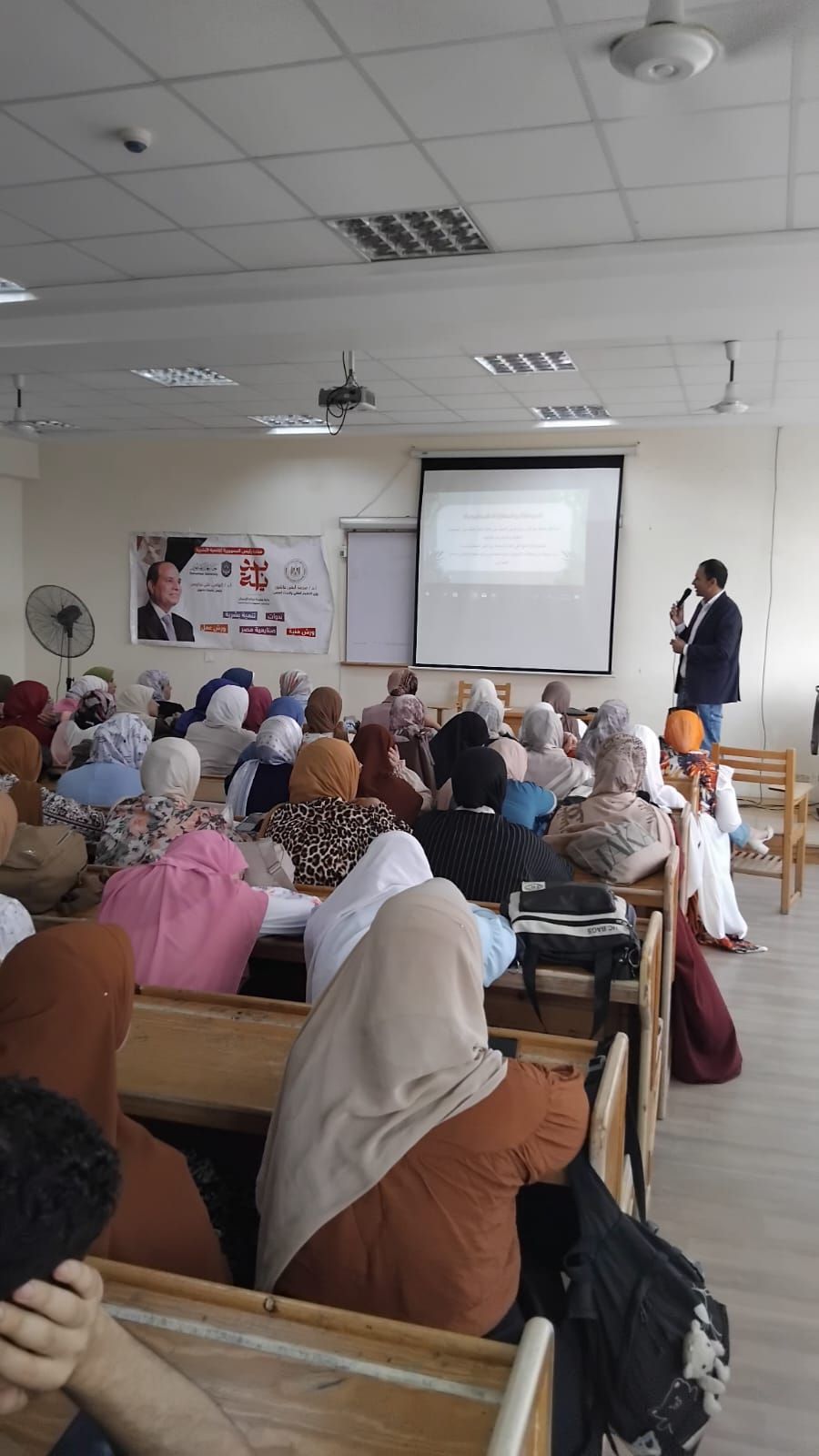 جانب من الندوات جانب من الندوات