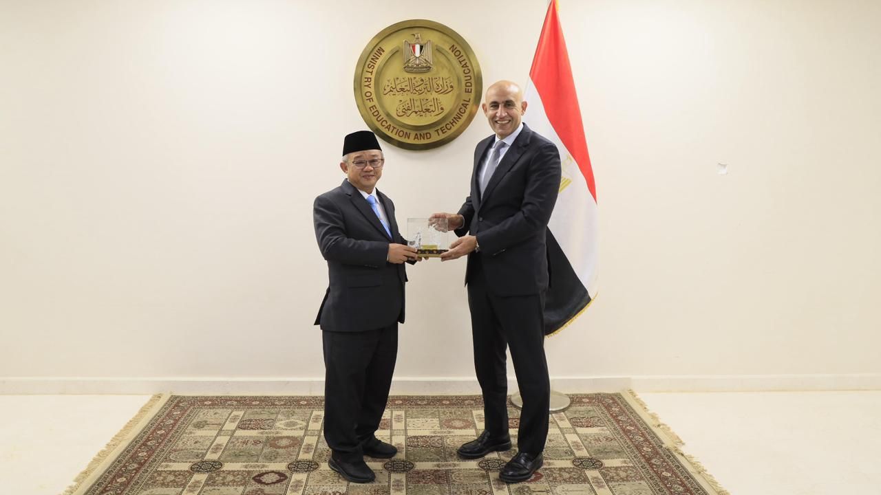 وزير التعليم لنظيره الاندونيسى وزير التعليم لنظيره الاندونيسى