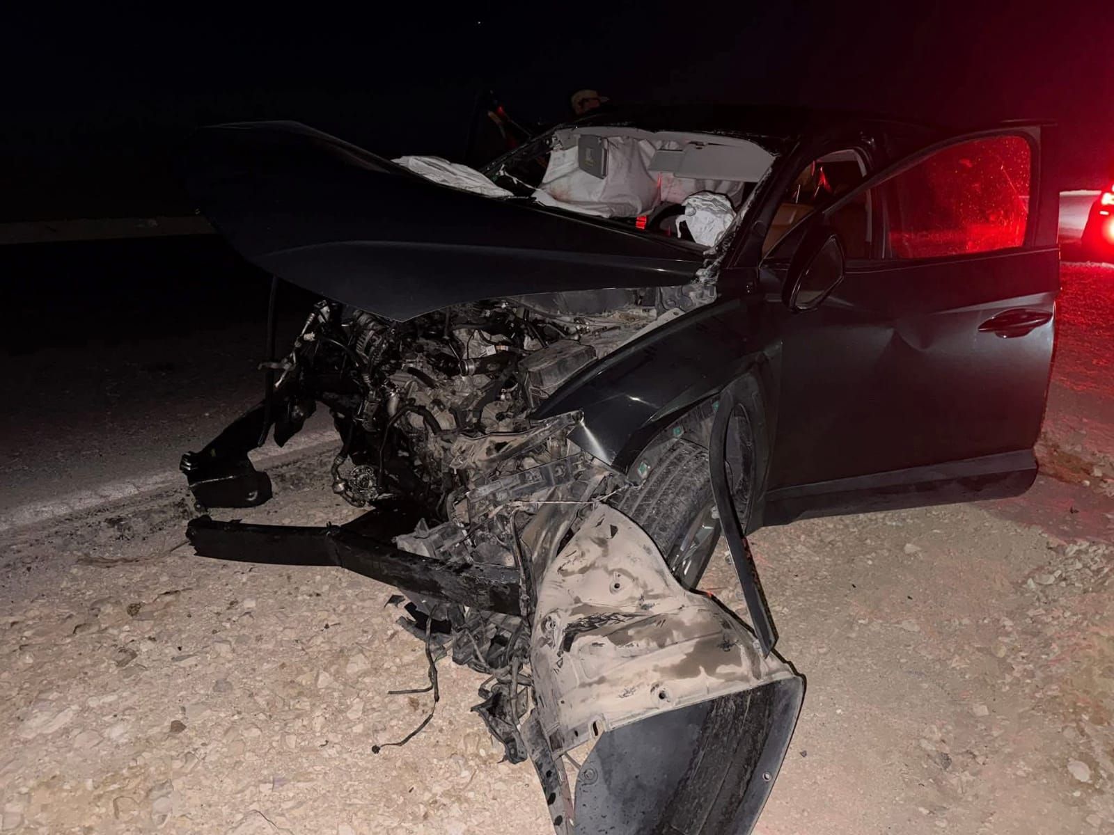 سيارة اسماعيل الليثى بعد تهشمها سيارة اسماعيل الليثى بعد تهشمها