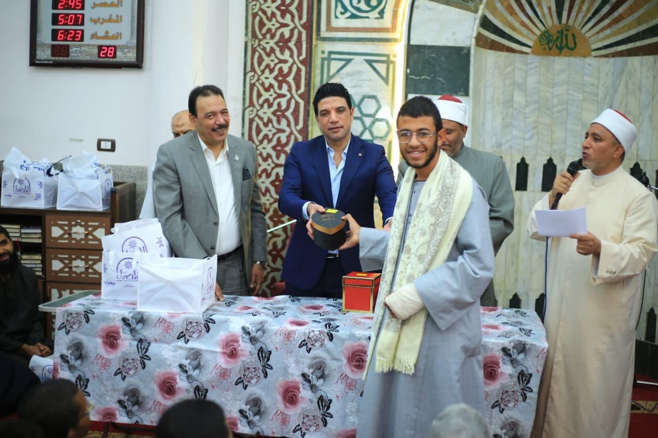 جانب من تكريم اليوم جانب من تكريم اليوم