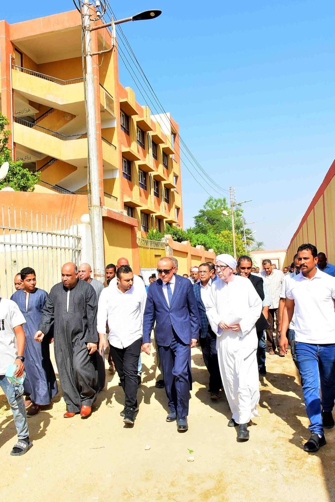 جانب من جولات محافظ الأقصر فى قرية منشأة العمارى جانب من جولات محافظ الأقصر فى قرية منشأة العمارى