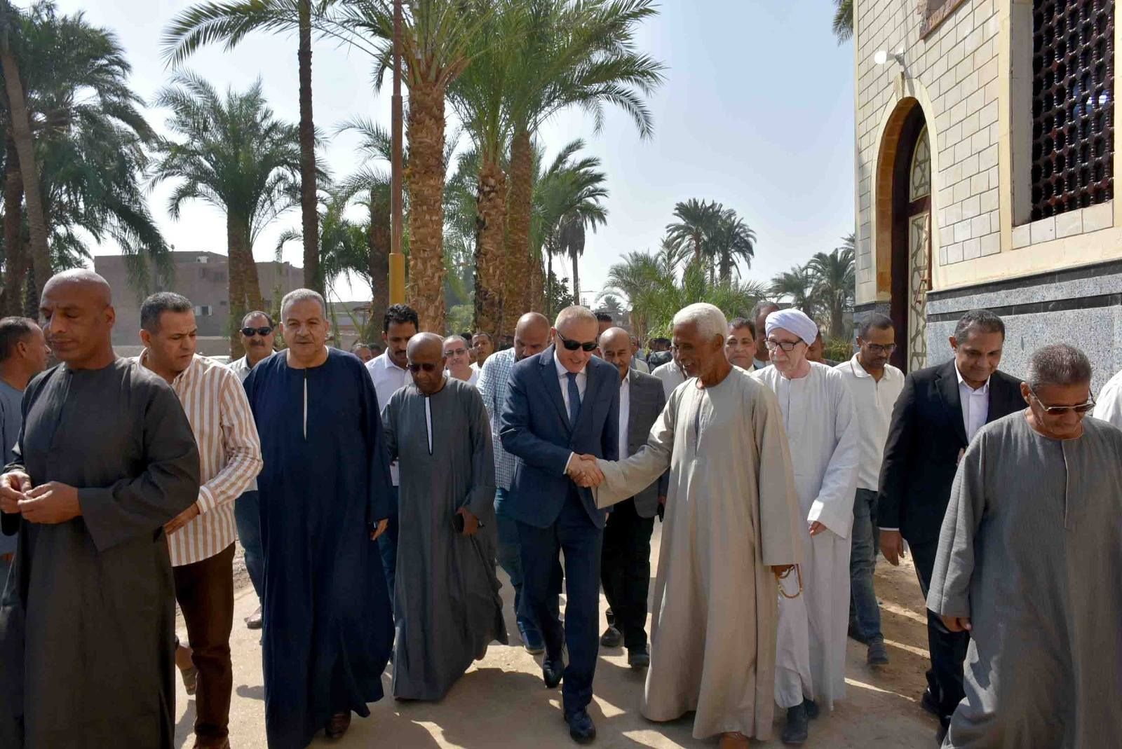 محافظ الأقصر يزور ويفتتح مسجد الشهداء بنجع غنيم في منشأة العمارى محافظ الأقصر يزور ويفتتح مسجد الشهداء بنجع غنيم في منشأة العمارى