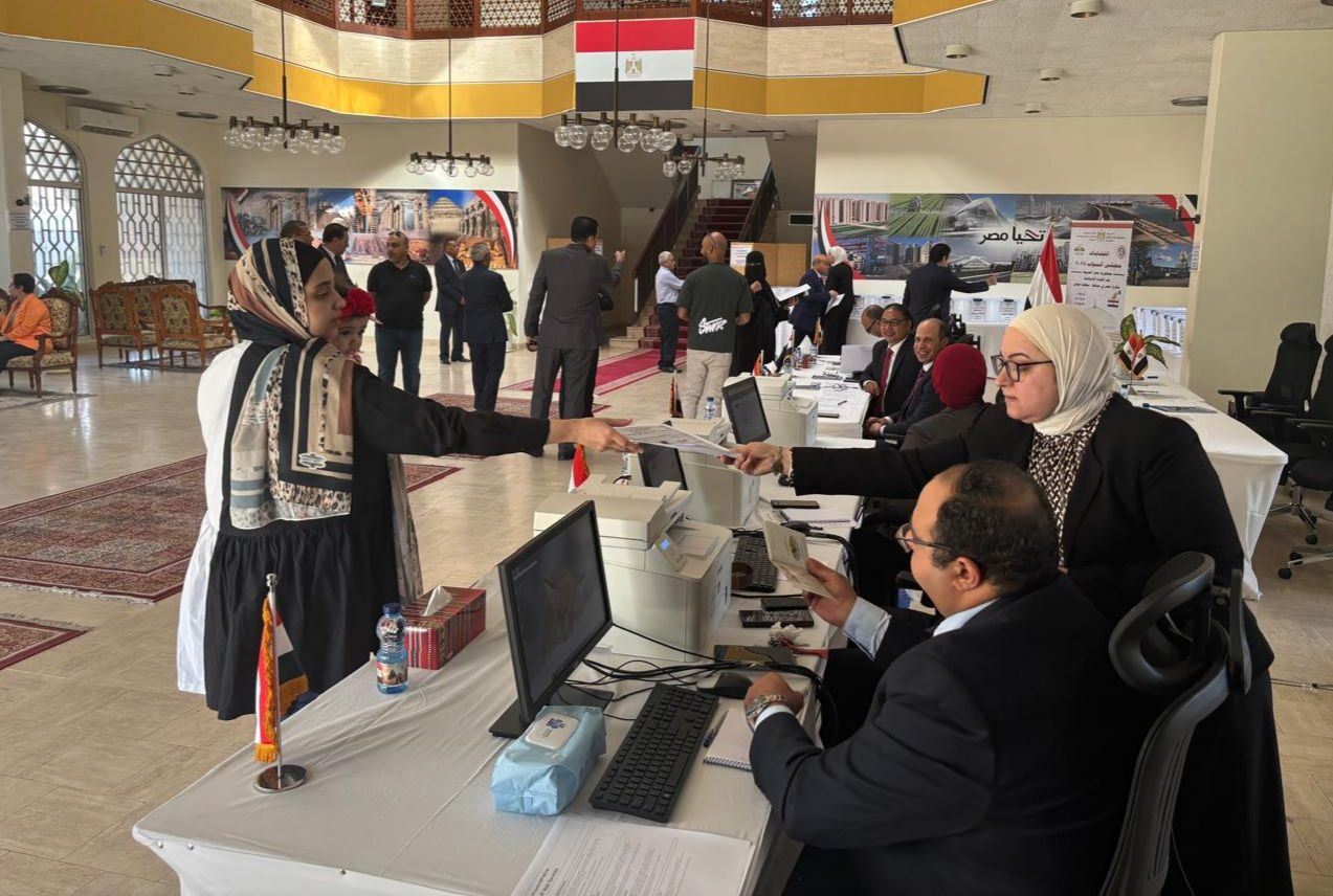 انتخابات مجلس النواب بالسفارة المصرية بمسقط (15) انتخابات مجلس النواب بالسفارة المصرية بمسقط (15)