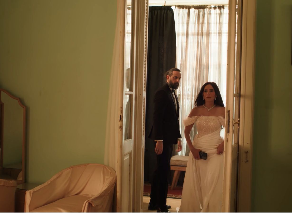 زينة مع عمرو مهدي فى مسلسل ورد وشوكولاته الحلقة 3 زينة مع عمرو مهدي فى مسلسل ورد وشوكولاته الحلقة 3