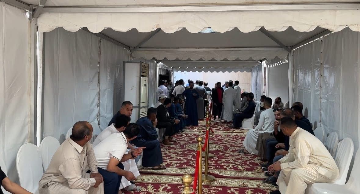 المصريون فى الرياض أثناء انتظار التصويت المصريون فى الرياض أثناء انتظار التصويت