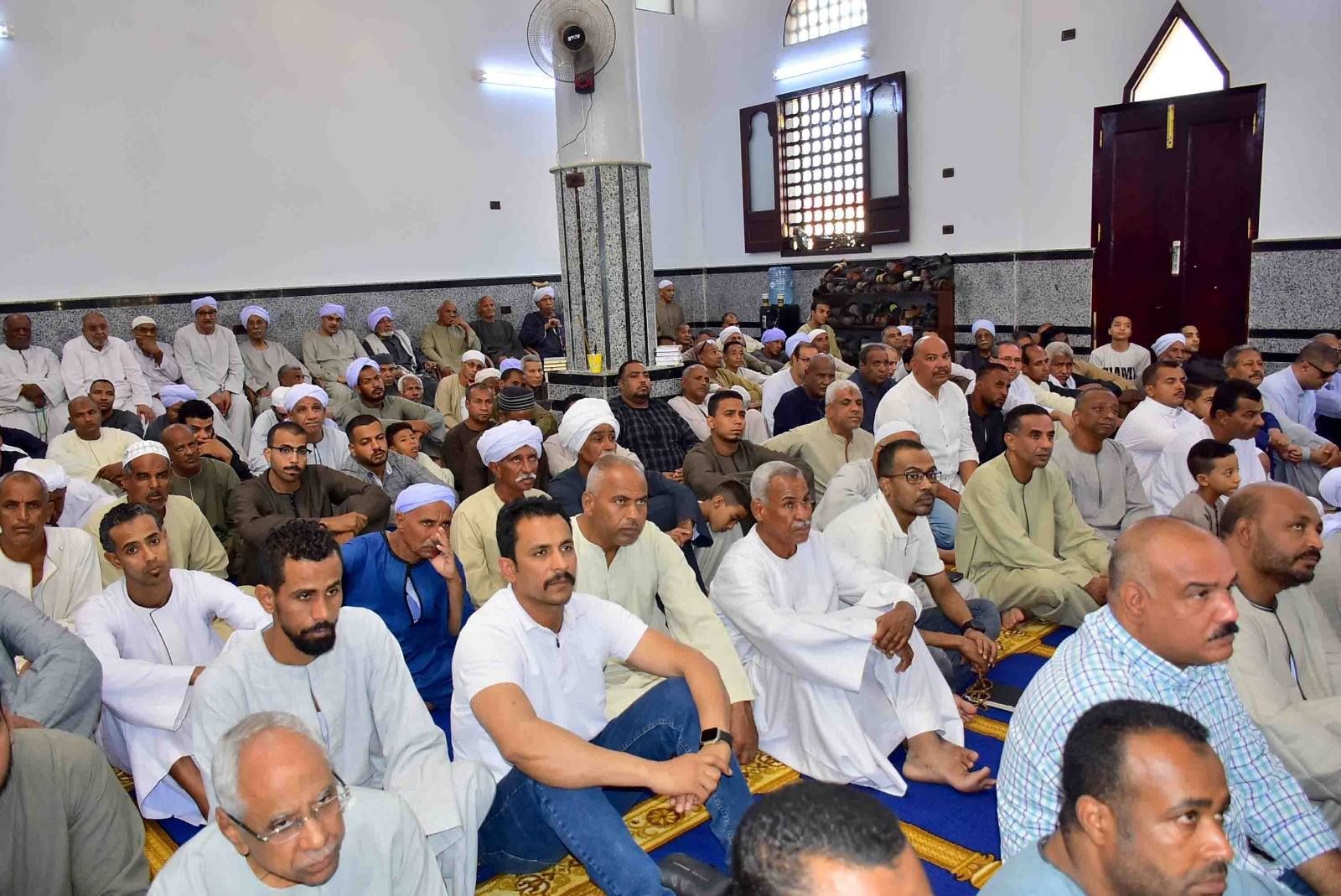 المشاركين فى افتتاح مسجد الشهداء بنجع غنيم في منشأة العمارى المشاركين فى افتتاح مسجد الشهداء بنجع غنيم في منشأة العمارى