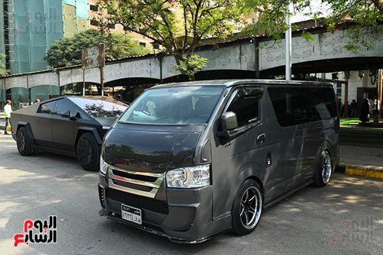 السيارة التى اقلت الجثمان السيارة التى اقلت الجثمان