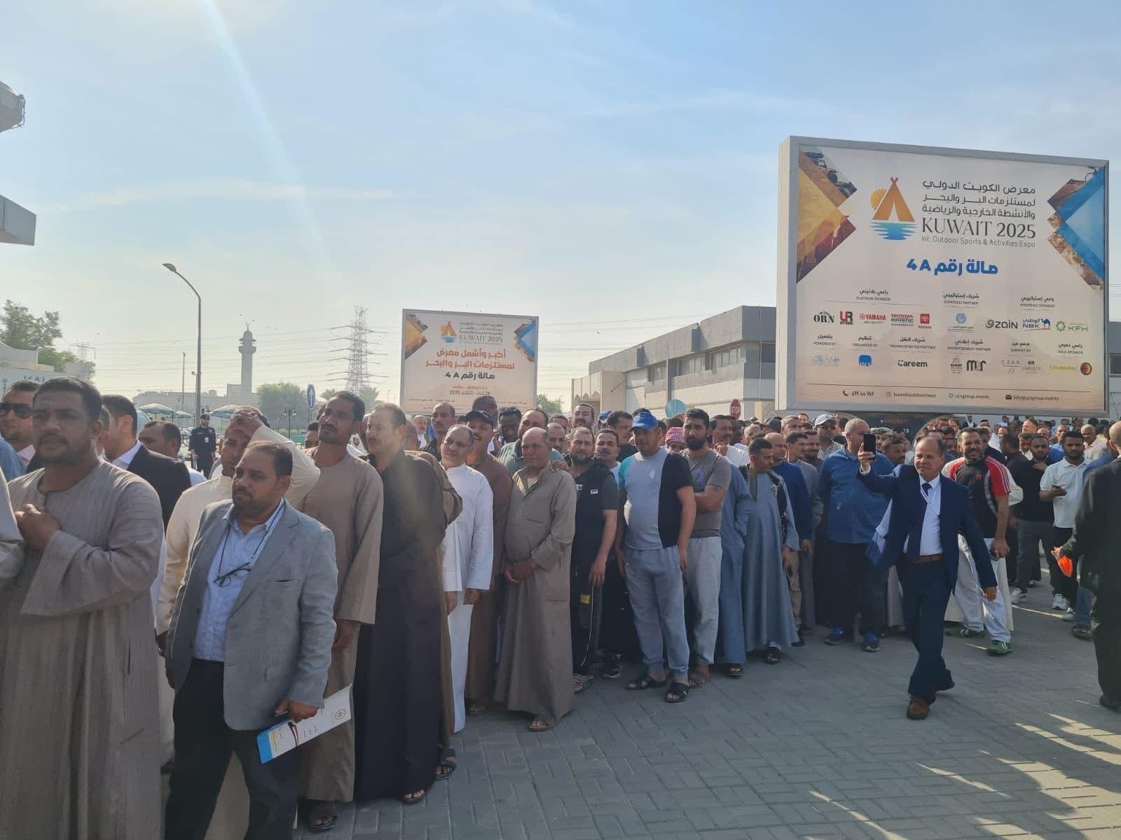 طوابير المصريين في الكويت طوابير المصريين في الكويت
