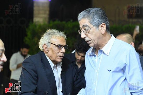 الفنان حسن العدل يتلقي واجب العزاء في زوجتة الفنان حسن العدل يتلقي واجب العزاء في زوجتة