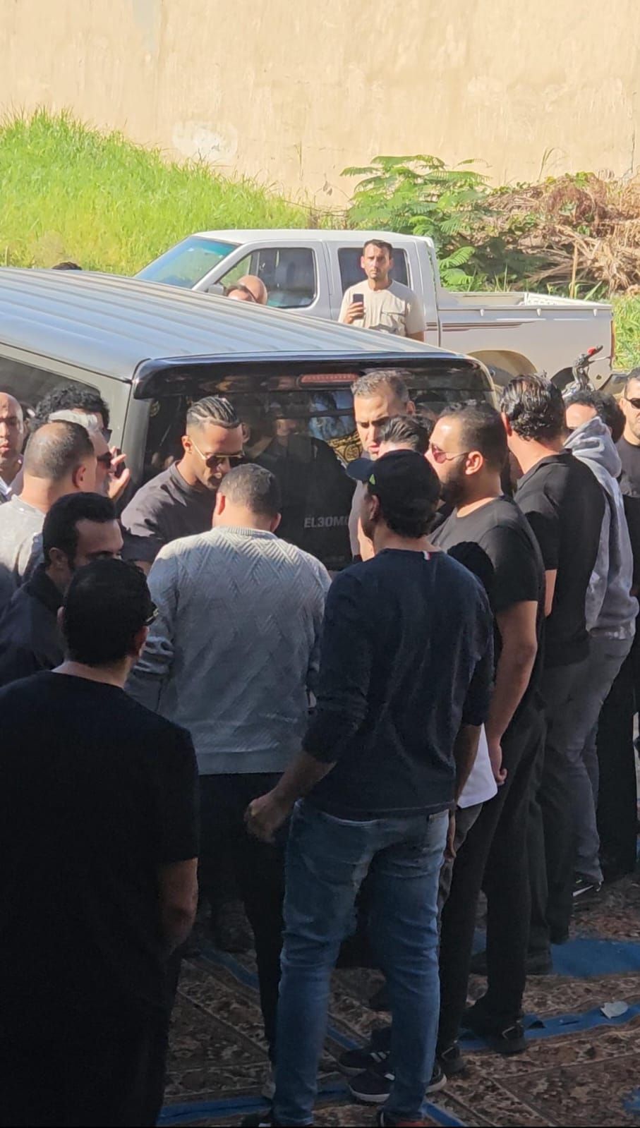 محمد رمضان مع المٌعزين محمد رمضان مع المٌعزين