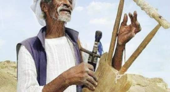 احد العازفين علي الباسنكوب