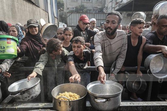 توزيع حساء العدس توزيع حساء العدس