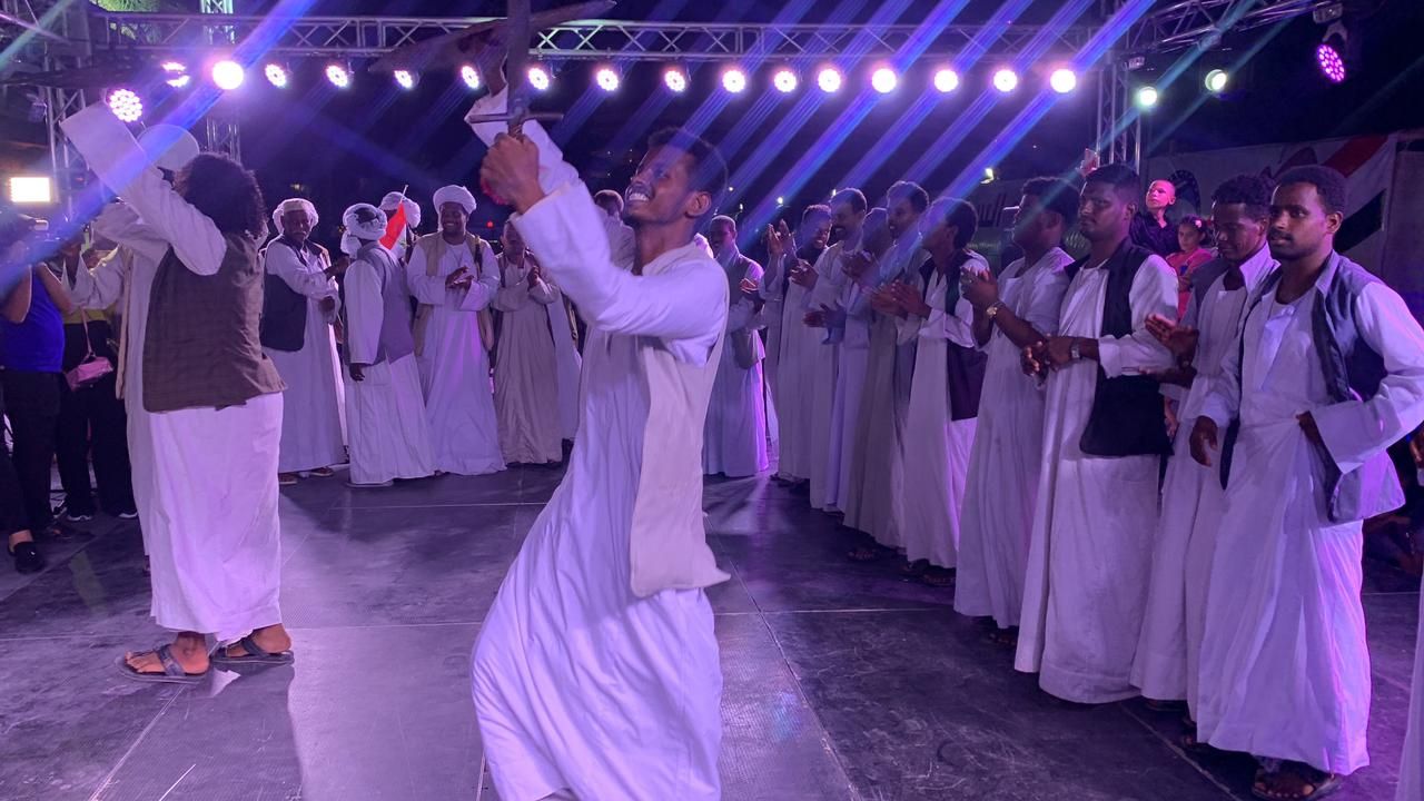 تلعب برفع الدرع والسيف