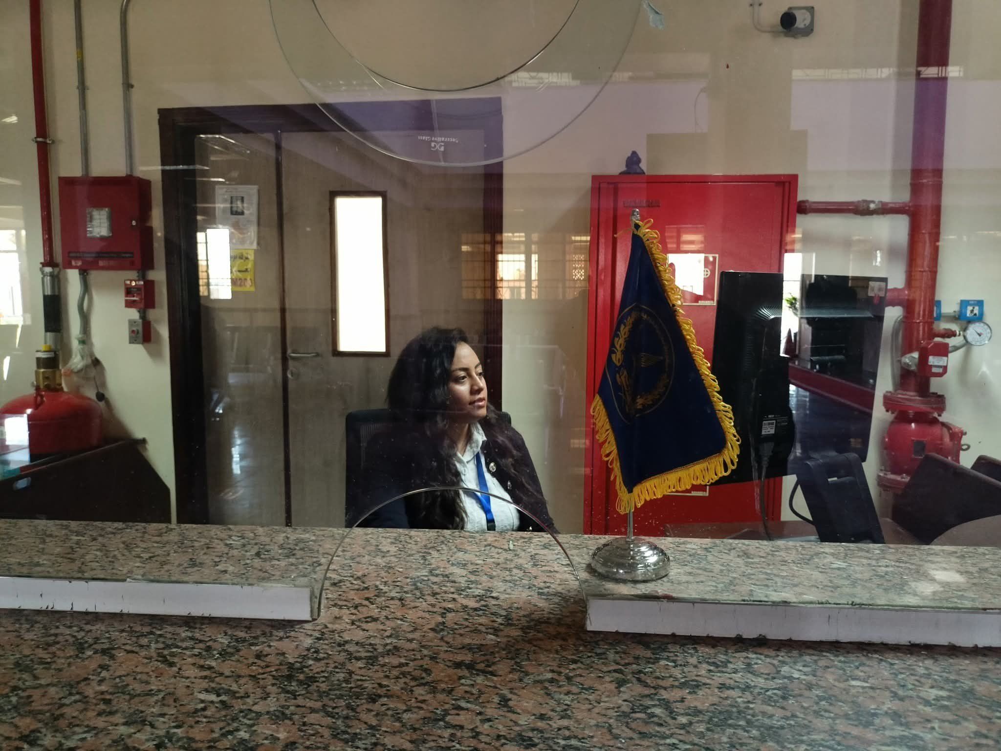 شباك خدمة المواطنين فى وحدة فحص فنى إلكترونية لإدارة المرور بمدينة طيبة شباك خدمة المواطنين فى وحدة فحص فنى إلكترونية لإدارة المرور بمدينة طيبة