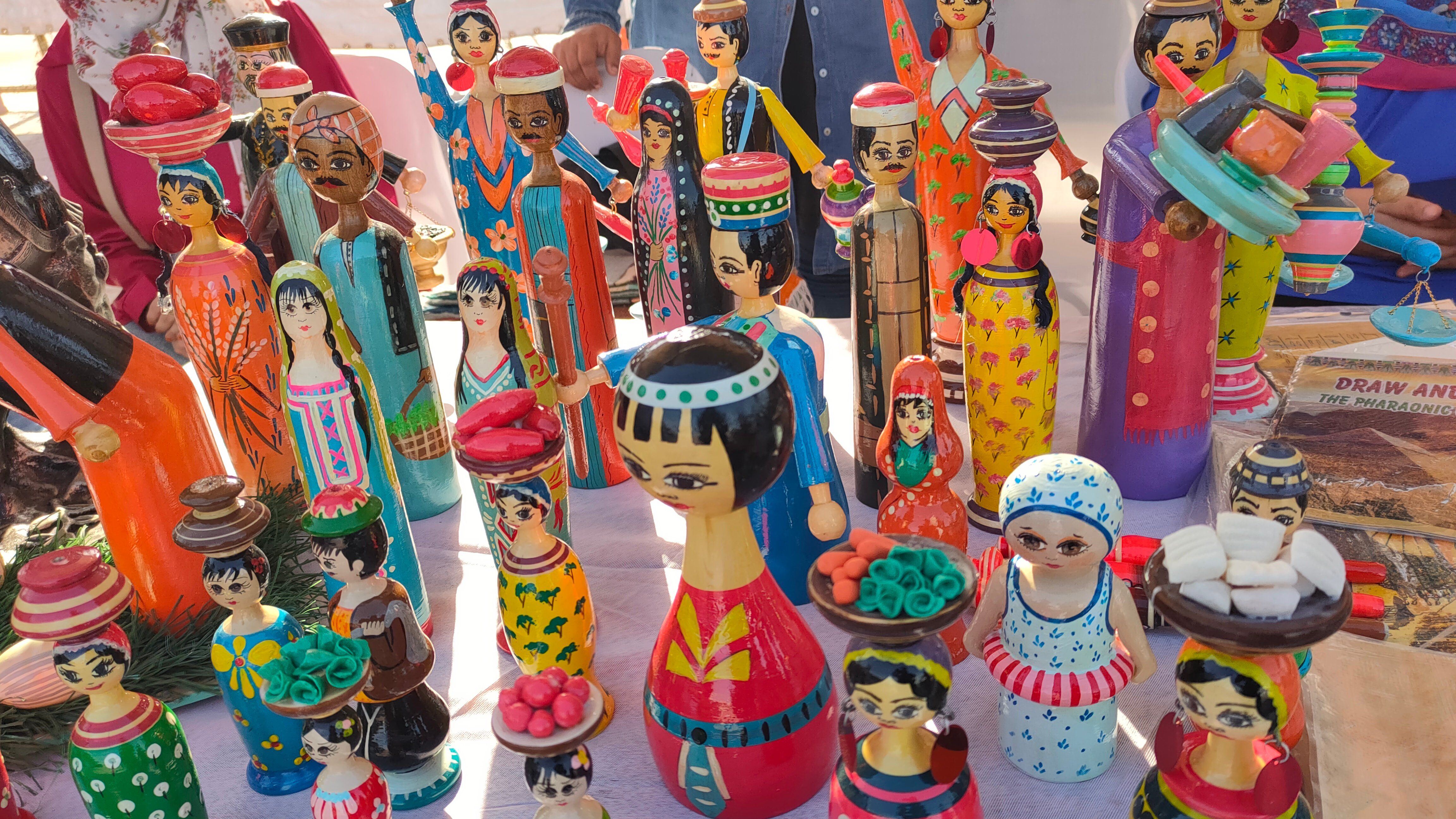 العرائس الخشيبة العرائس الخشيبة