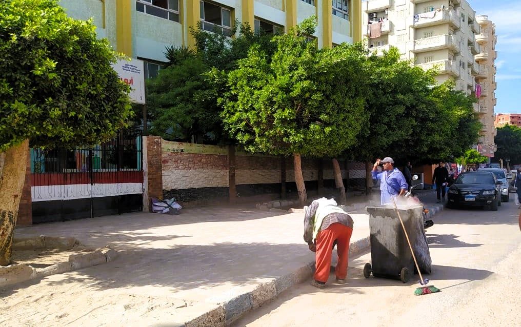اعمال النظافة في محيط لجان الانتخبات - مطروح اعمال النظافة في محيط لجان الانتخبات - مطروح