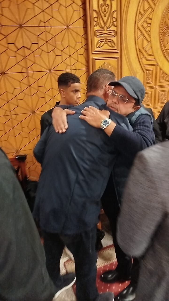 محمد هنيدى وجمال العدل ووائل إحسان وصلاح عبدالله وسعد الصغير يشاركون في عزاء السيناريست أحمد عبدالله (3)