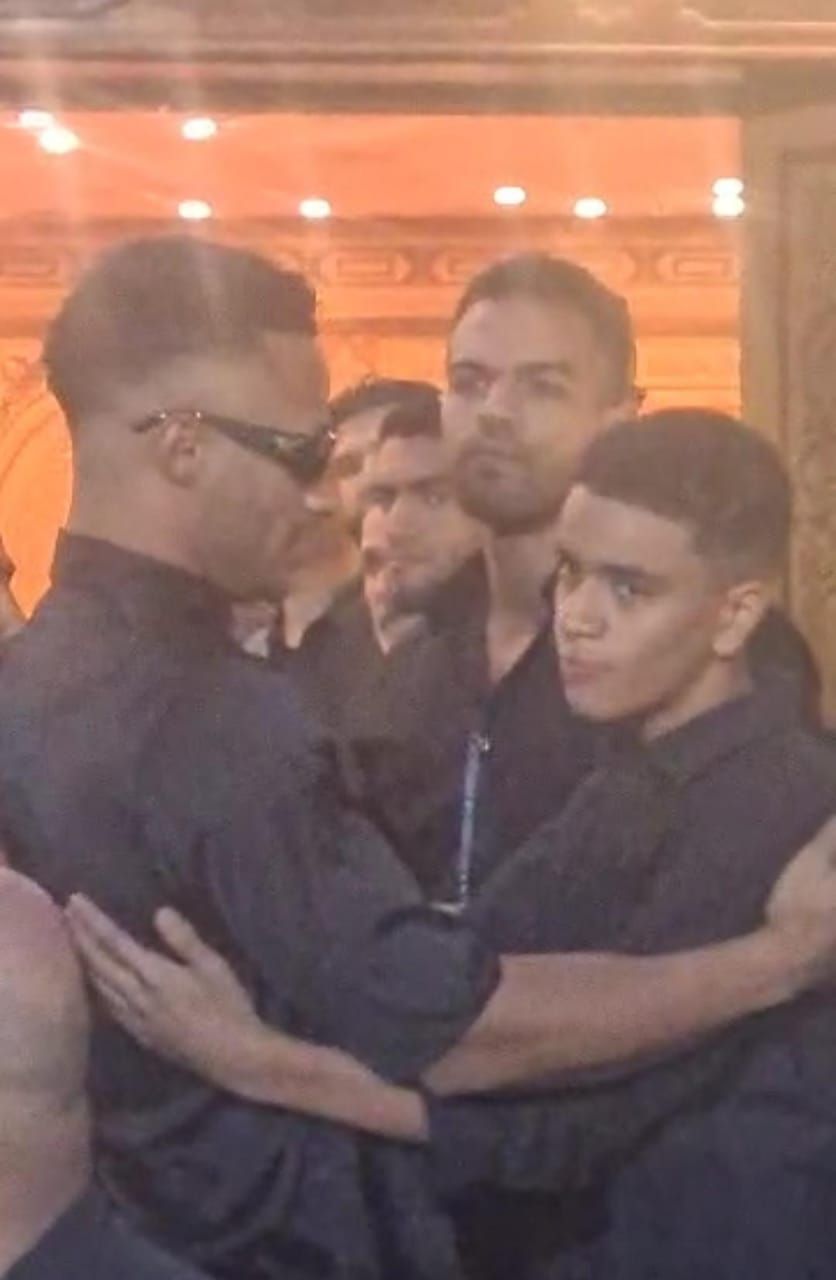 محمد رمضان يقدم واجب العزاء في السيناريست أحمد عبد الله (2) محمد رمضان يقدم واجب العزاء في السيناريست أحمد عبد الله (2)