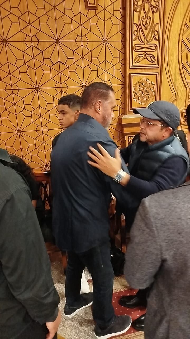 محمد هنيدى وجمال العدل ووائل إحسان وصلاح عبدالله وسعد الصغير يشاركون في عزاء السيناريست أحمد عبدالله (4)