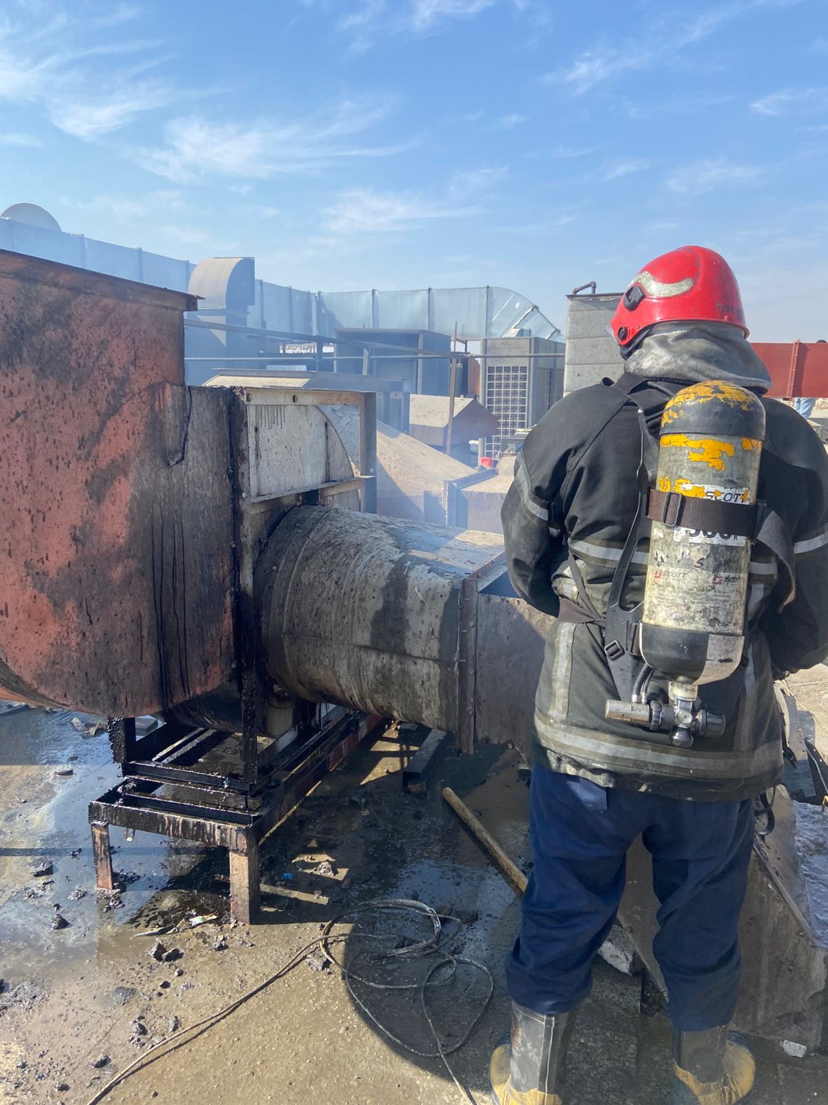 السيطرة على حريق داخل مطعم فى القطامية دون إصابات (3) السيطرة على حريق داخل مطعم فى القطامية دون إصابات (3)