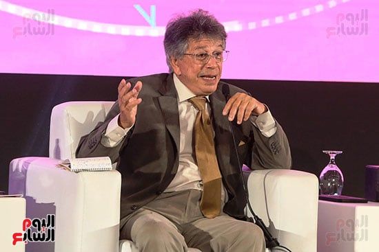 طارق نور يتحدث خلال خلال الندوة الأولى بعنوان الإعلام كيف تغير؟ طارق نور يتحدث خلال خلال الندوة الأولى بعنوان الإعلام كيف تغير؟